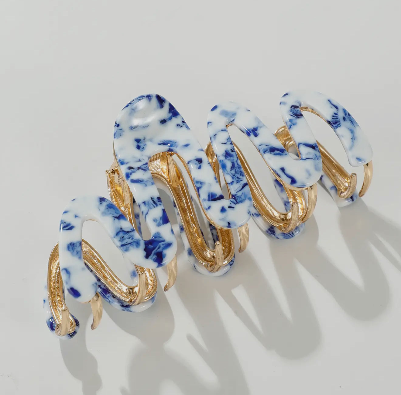 Large Squiggle Metal
Claw Clip — Coastal Vibes
