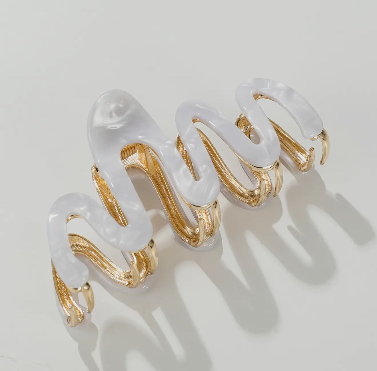 Large Squiggle Metal
Claw Clip — Coastal Vibes