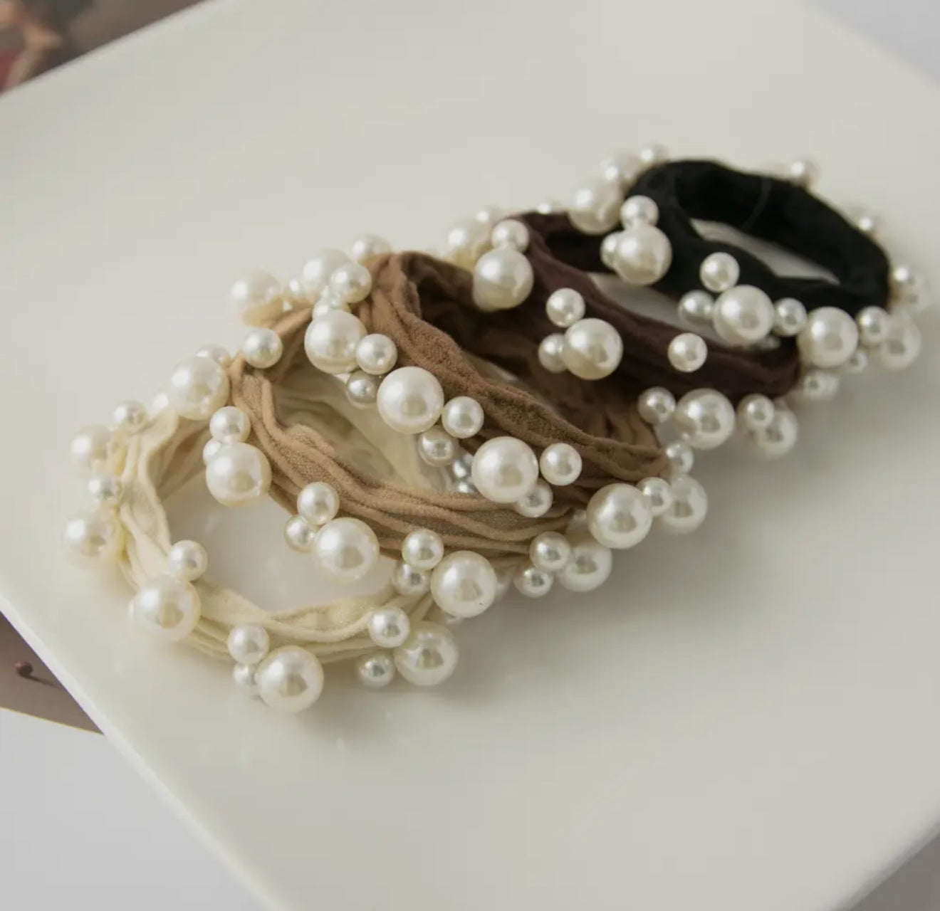 Textured Seamless Pearl Hair Tie